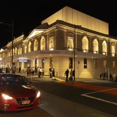 Hospo owners give BNZ Theatre mixed reviews